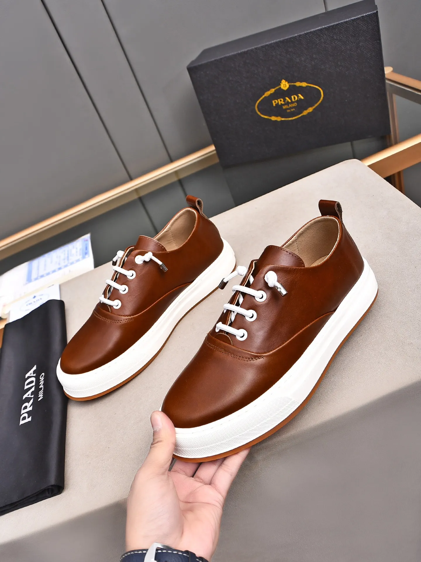 Men's Men's Shoes 💰440 [Top-grade butter leather] 🆕🔥New update🔥👟PRADA (Prada) new products are released, imported soft butter leather, fashionable to allow air to penetrate the entire shoe, Niu B's shoes [strong] bring an extremely comfortable and breathable feeling! Beautiful inside and out! Exquisite workmanship, 😌Code number: 38~44 (45 customized) Three colors to choose from.
